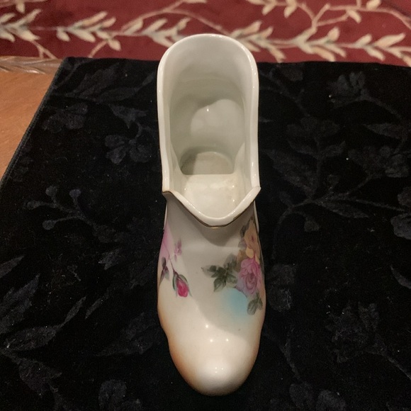 Beautiful vintage shoe with flowers 7 inches - Picture 2 of 8
